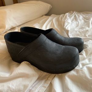 Unworn Black Matte Danskos